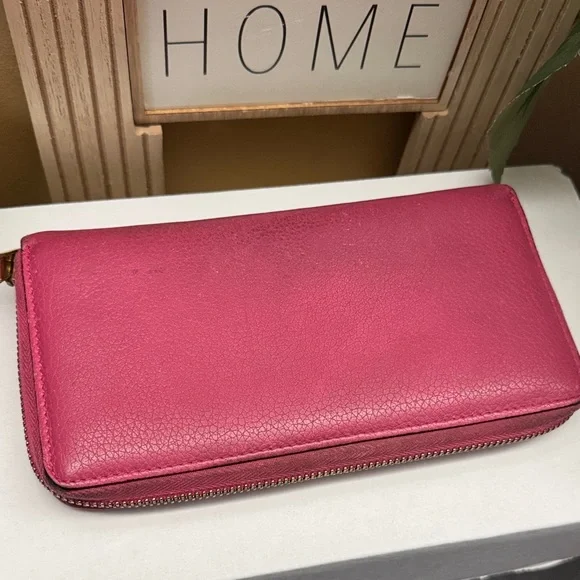 Gucci Fuchsia Wallet with Green Accents